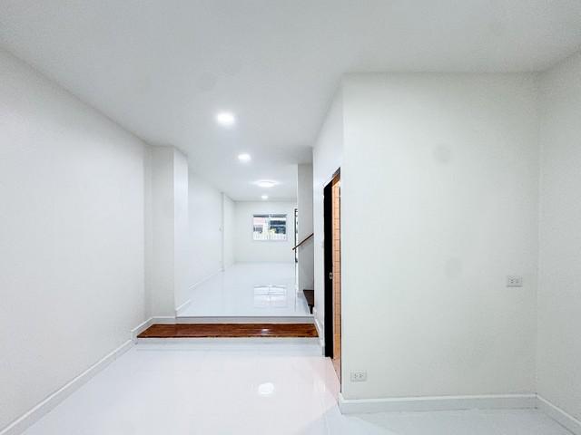 PP471 ขาย ทาวน์โฮม  Baan 84 Mansion หมู่บ้าน 84 แมนชั่น ประดิษฐ์มนูธรรมซอย 3 ทำเลดี ใกล้ทางด่วน MRT ลาดพร้าว71 รีโนเวทใหม่พร้อมอยู่ ใกล้ ถนนเลียบด่วนร 8