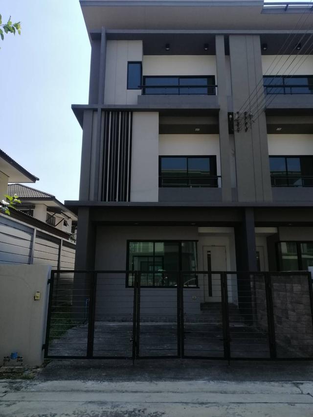 ทาวน์โฮม 3 ชั้น มือหนึ่ง ขายตามสภาพ 1