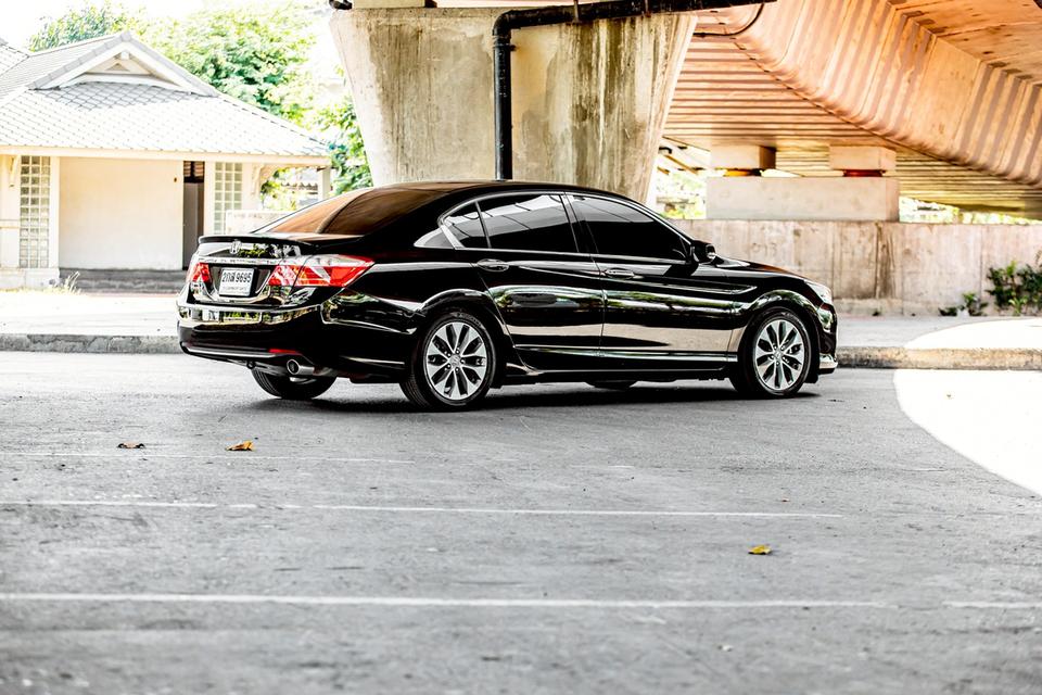 Honda Accord 2.0EL ปี 2013 สีดำ มือเดียวป้ายแดง