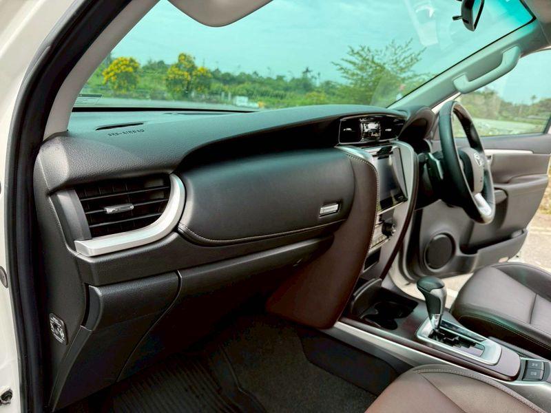 Toyota Fortuner 2.4 G 12