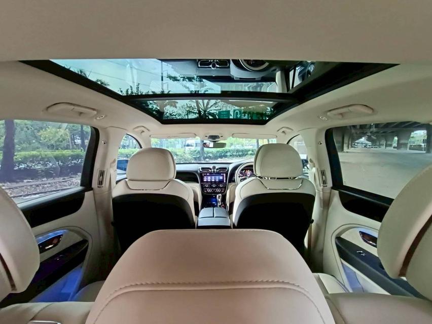รหัสรถ PEAT53 Bentley Bentayga Hybrid (demo) 7