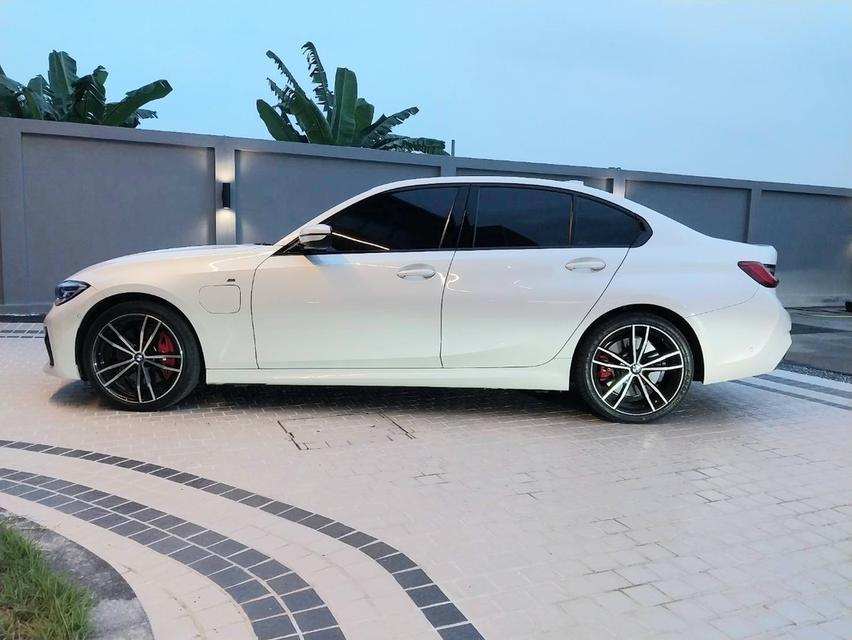 BMW 330e M-Sport 2021 ราคา 1,295,000.- 6