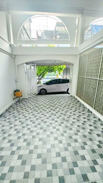 บ้าน 3 ชั้นพร้อมดาดฟ้า เซ็นทรัลพลาซ่า พระราม 3 สาธุประดิษฐ์17-27 ให้เช่าทาวน์โฮม 3 นอน 3 น้ำ ใจกลาง CBD สาทร BTS ช่องนนท 2