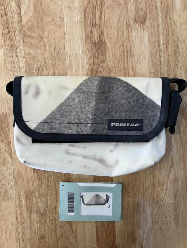 Freitag Hawaii HW มือสอง แท็คครบ ราคารวมส่ง เก็บเงินปลายทางได้