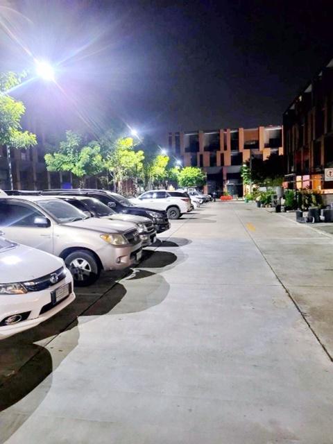 อาคารพาณิชย์ ถูกที่สุด ตกแต่งแล้วระดับพรีเมี่ยมแล้ว 3.5 ชั้น ร้านกาแฟ ร้านสัก ร้านเล็บ ติดถ.ใหญ่ เพชรเกษม 77 ถึง 81 4นอน 7