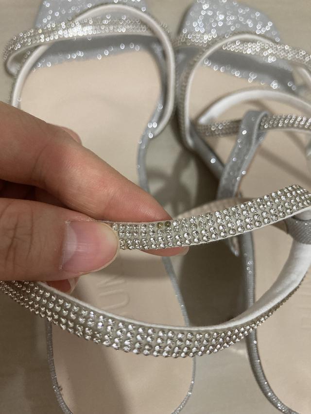 รองเท้าสายรัดเพชร ส้นสูงประมาณ 2 นิ้ว 2