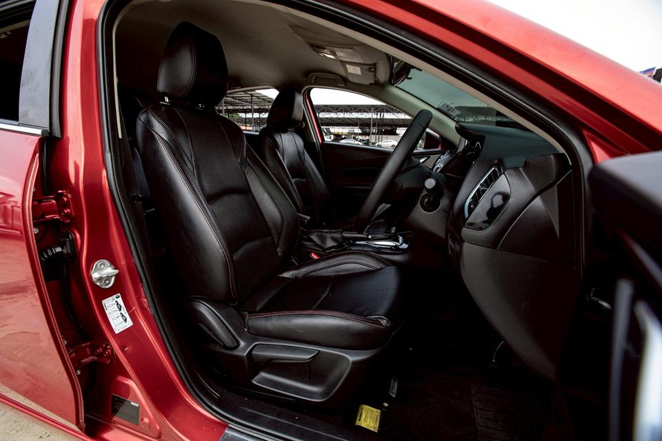 Mazda3 Skyactiv 2.0S Hatchback ปี 2015 สีแดง  13