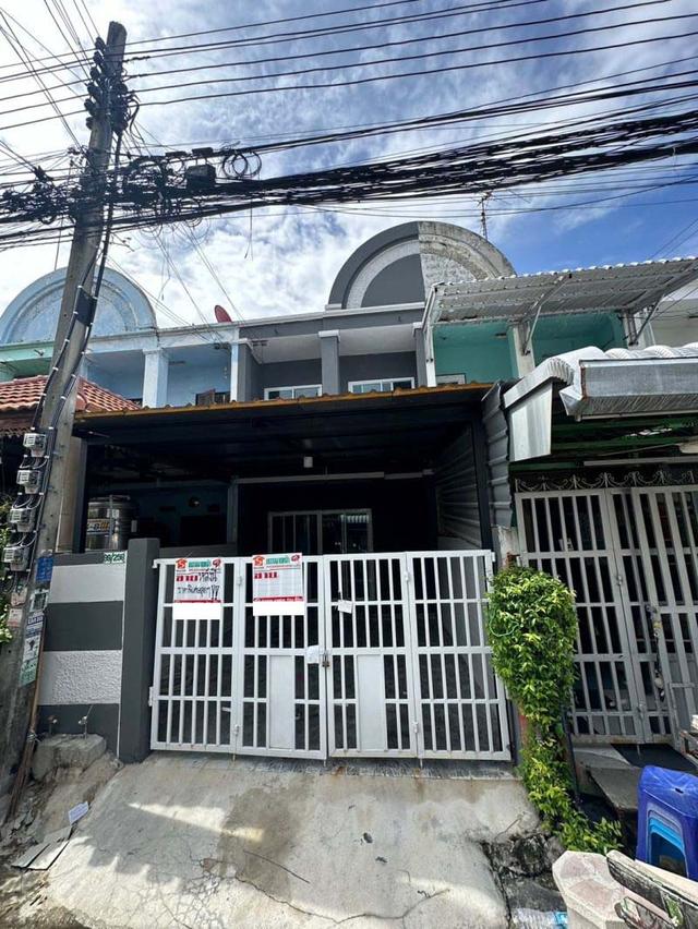 ขาย :ทาวน์เฮาส์ 2 ชั้น บ้านเนื้อที่ 18 ตรว  หมู่บ้านมารวย 1 ซอย 3 ถนนพหลโยธิน 54/1 แยก 4 