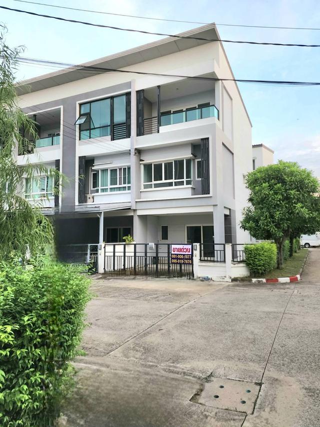 ทาวน์โฮมย่านวัชรพล 3ชั้น หลังมุม หมู่บ้านเดอะริคโค้ ทาวน์ วัชรพล ถนนร่วมมิตรพัฒนา(ใกล้ห้าแยกวัชรพล) 1