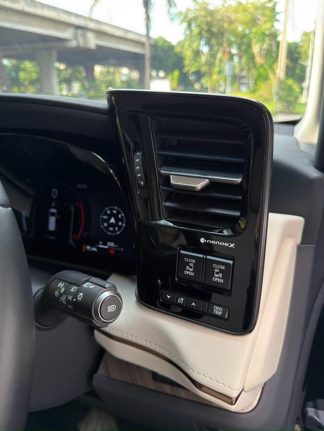 LEXUS LM350hYear 2024Mileage: 12700 km Price : 5.19 m āļĢāļđāļāļāļĩāđ 14