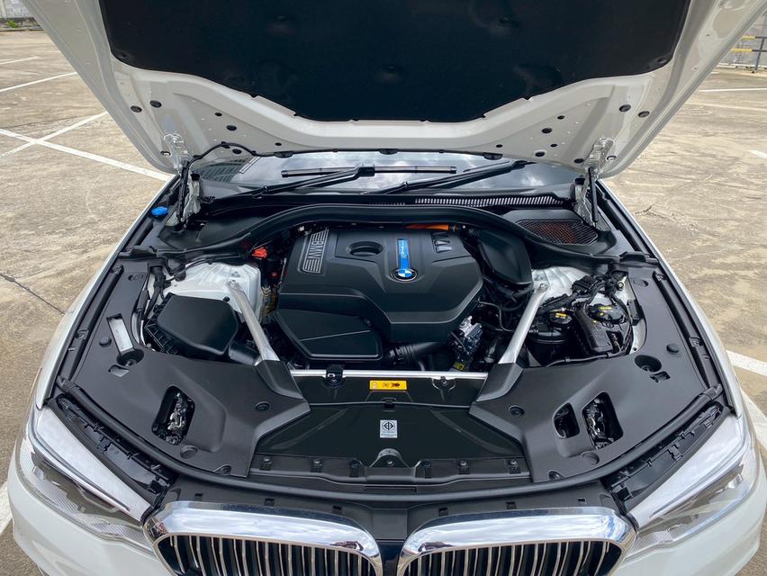 รหัสรถ PBG9999 BMW530e Luxury 2018 สีขาว 17