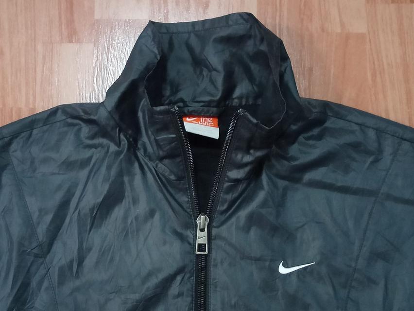NIKE เสื้อคลุมผ้าร่มมีซับ ปักโลโก้หน้าอก น้ำหนักเบา ใส่สบายๆ สภาพดี ไม่มีตำหนิเปื้อนขาด รูปที่ 2