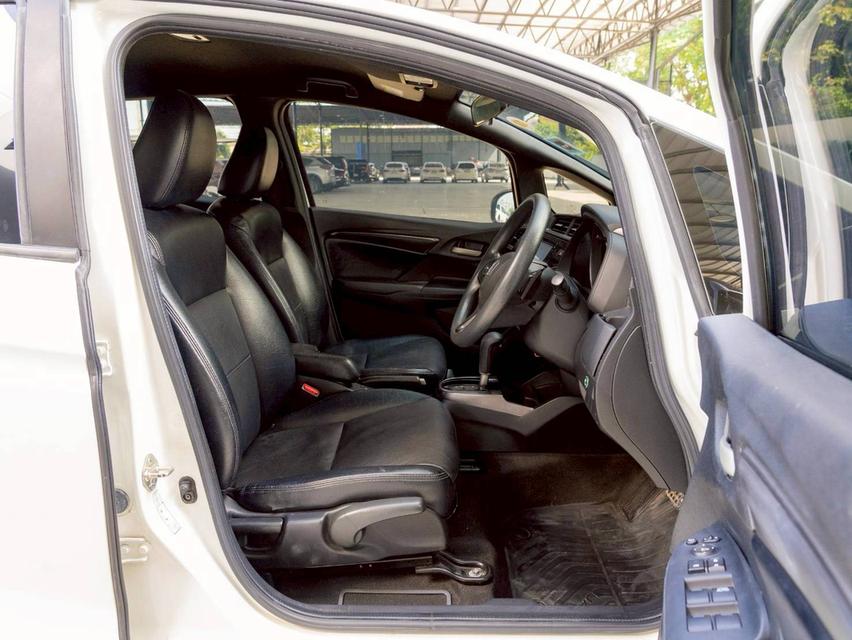 Honda jazz 1.5 RS ปีจด 2018 12