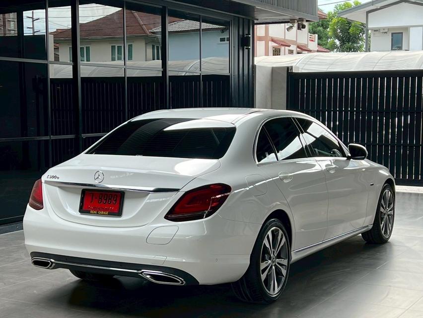 Mercedes-Benz C300 2.0e Avantgarde Sedan