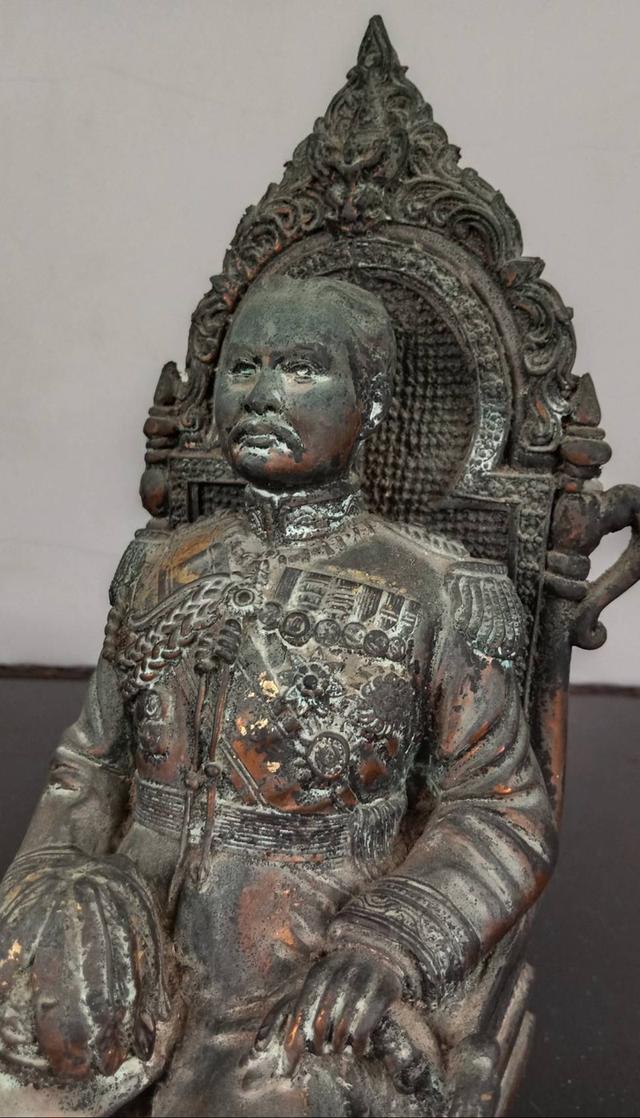 580.พระบรมรูปหล่อในหลวงรัชกาลที่ 5 พระบาทสมเด็จพระปรมินทรมหาจุฬาลงกรณ์ พระจุลจอมเกล้าเจ้าอยู่หัว ทรงประทับนั่งบัลลังก์ 10
