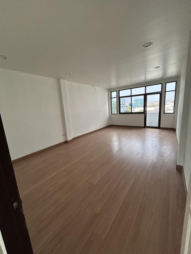 ใหเช่า/ขายตึกแถวใกล้ bts ศรีอุดม 12