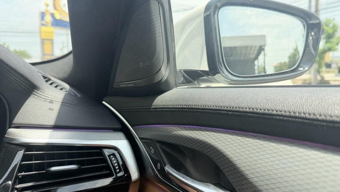(แจ้งรหัสรถ KPV5461) 2018 จด 23 BMW 530e 2.0 M SPORT รูปที่ 5