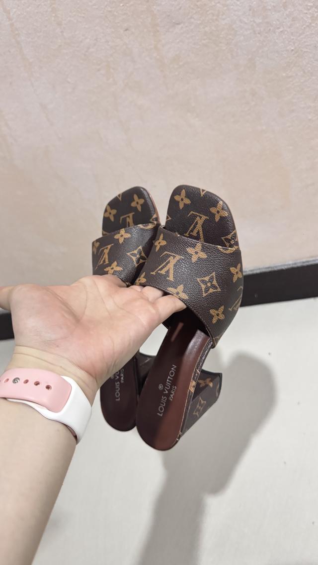 รองเท้า ส้นสูงหลุยส์ รูปที่ 4