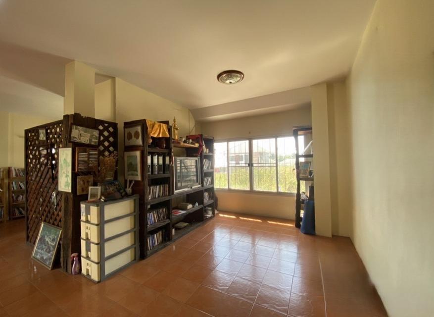 ขายบ้านเดี่ยวยกสูง 1 หลัง และ เรือนไทยเล็ก 1 หลัง 129.8 ตร.ว. ใกล้ ม.รัตนาธานี 5