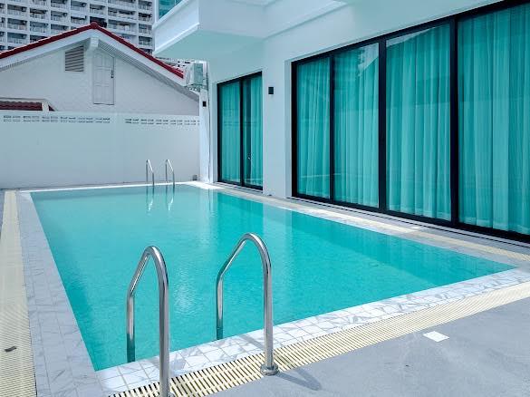 For rent pool villa 2 storey 25.0 million Jomtien beachfront 18