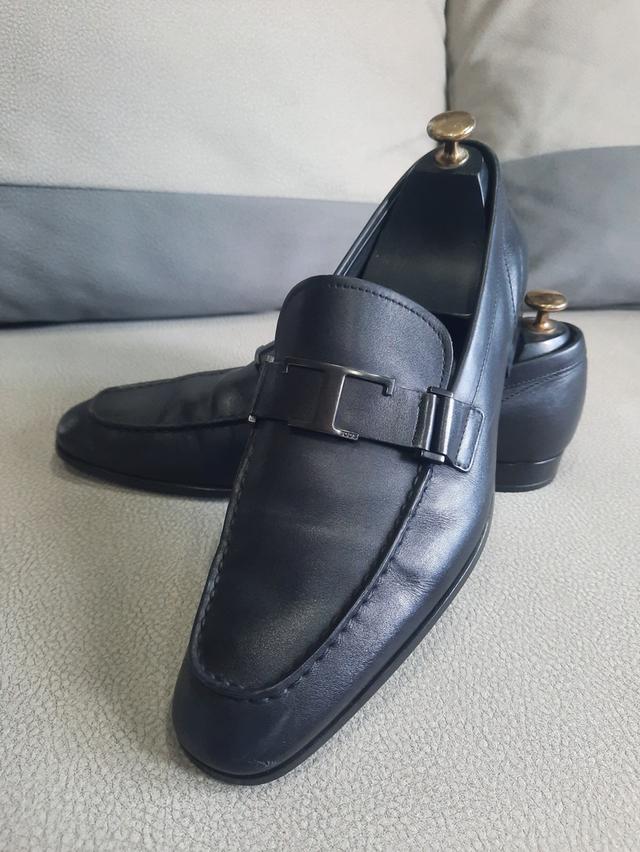 ขอขายรองเท้าชาย Tod's penny loafer size 9 วัดพื้นข้างในได้ 29 cm.เหมาะสำหรับคนเท้า 27-28 cm.ทรงรองเท้าแบบตัว T ใหญ่แท้ made in Italy  2