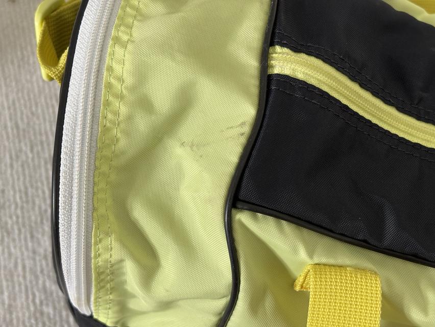 กระเป๋าใส่ของริมสระว่ายน้ำ Adidas สไตล์กระเป๋าบอสตัน สีเหลือง ขนาด16x8นิ้ว200฿กระเป๋าสำหรับสระว่ายน้ำใบนี้มีสองช่องหลักและช่องด้านในอีกหนึ่งช่อง รูปที่ 6
