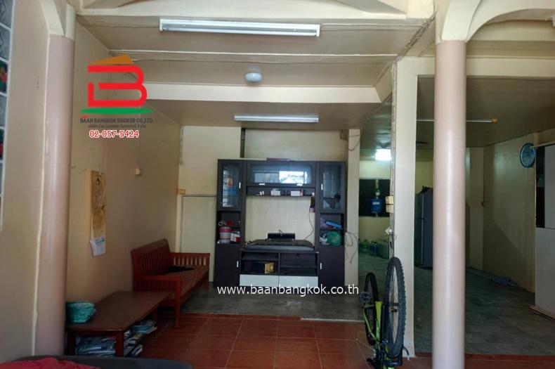 ทาวน์เฮาส์ หมู่บ้าน คัทลียาวิลล์ (ซอยลำลูกกา 49) เนื้อที่ 21 ตรว. ถนนลำลูกกา ตำบลลาดสวาย อำเภอลำลูกกา จังหวัดปทุมธานี 5