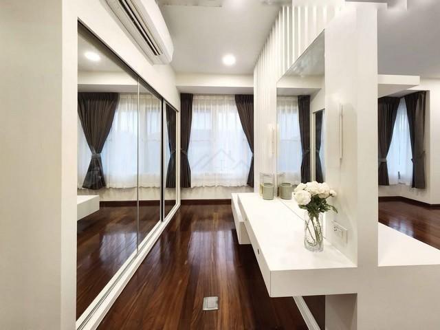 PB5581 ให้เช่าบ้านหรู 3 ชั้น ขนาด 5ห้องนอน ย่านรัชดานิเวศน์ 16 เขตห้วยขวาง ใกล้ MRT ห้วยขวาง 4