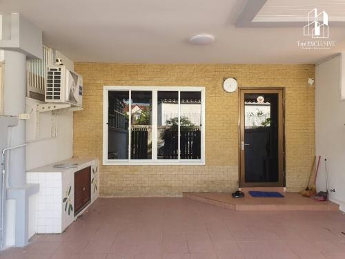 ขายทาวน์เฮ้าส์ หมู่บ้านเจ้าพระยา 9 ใกล้รถไฟฟ้า สีม่วง สถานีแยกบางพลู 2