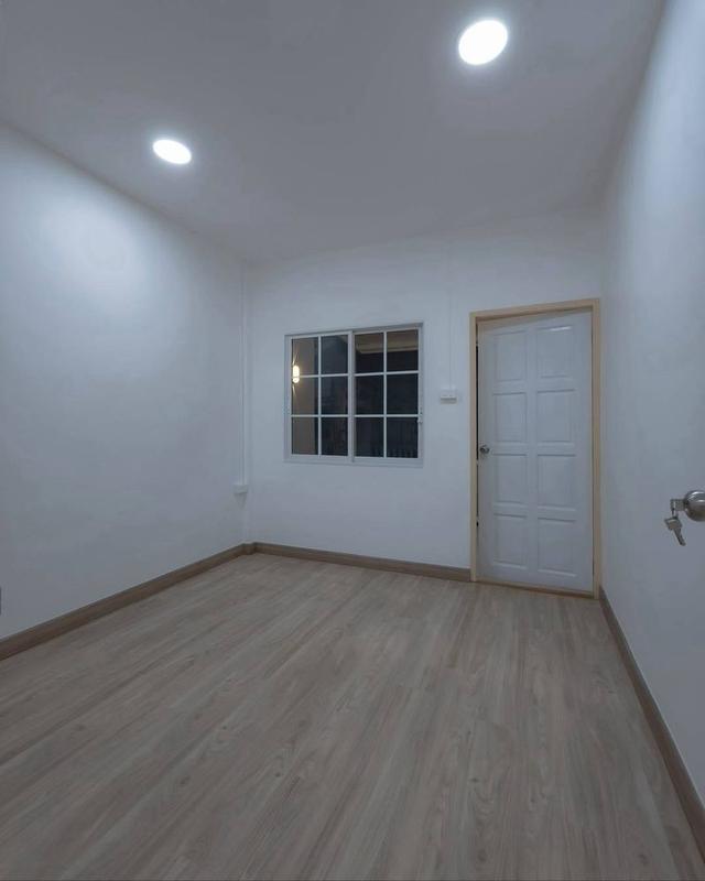 หมู่บ้านณรงค์สุขนิเวศน์  ถนนเลี่ยงเมืองนนท์ทาวน์เฮาส์ 2 ชั้น มีระเบียงด้านหน้า ทำเลติวานนท์ - รัตนาธิเบศร์ ทำเลดี ตกแต่งใหม่พร้อมอยู่ 11