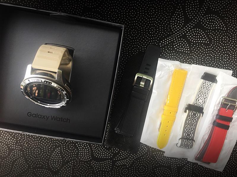 20) ขาย smart watchของ Samsung Galaxy 46mm สภาพยังสวยหน้าปัดไม่มีริ้วรอยครับ