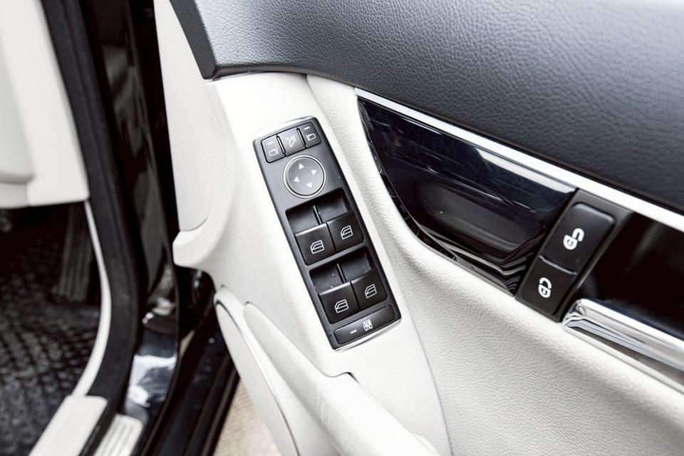 Benz C200 CGI BE สีดำ ปี 2014 มือเดียวป้ายแดง 19