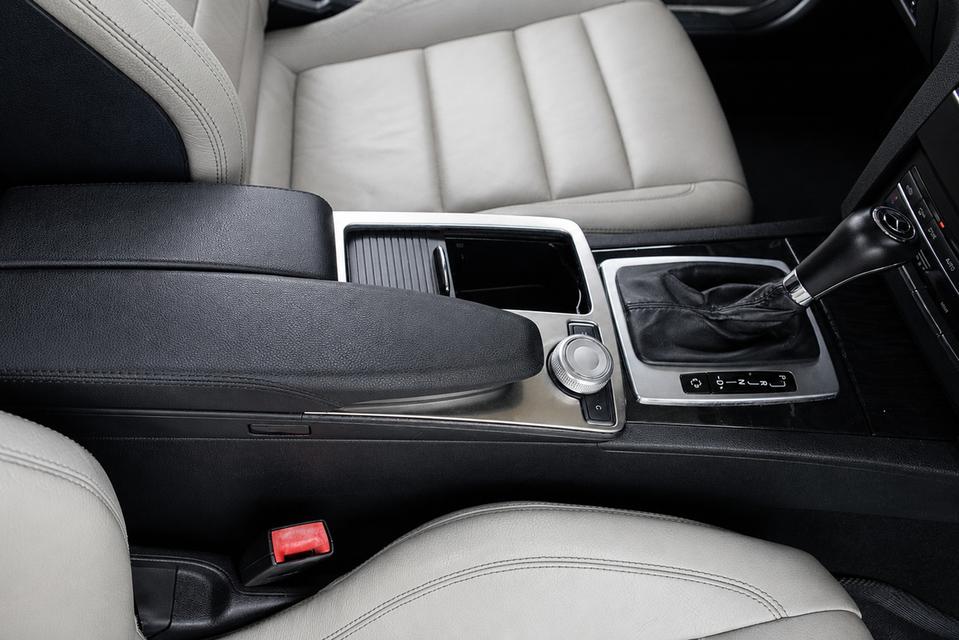 (แจ้งรหัสรถ CBL8015) Mercedes-Benz E200 1.8 W207 AMG CGI Coupe 2011 รูปที่ 13