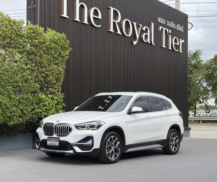 รหัสรถ AP2244 BMW X1 LCI sDrive20d xLine สีขาว ปี 2022