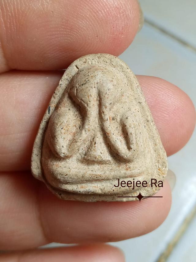 พระปิดตาเก่ามีมวลสารไม่ทราบที่