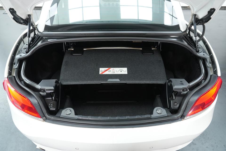 BMW Z4 sDrive23i 2.5 RHD สีขาว รูปที่ 14