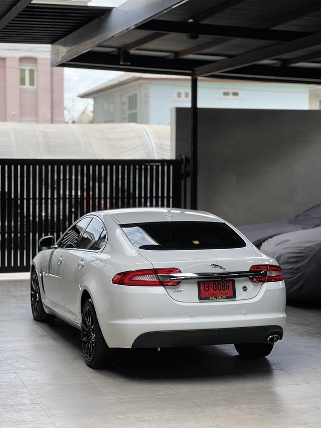 Jaguar XF 2.2D  13