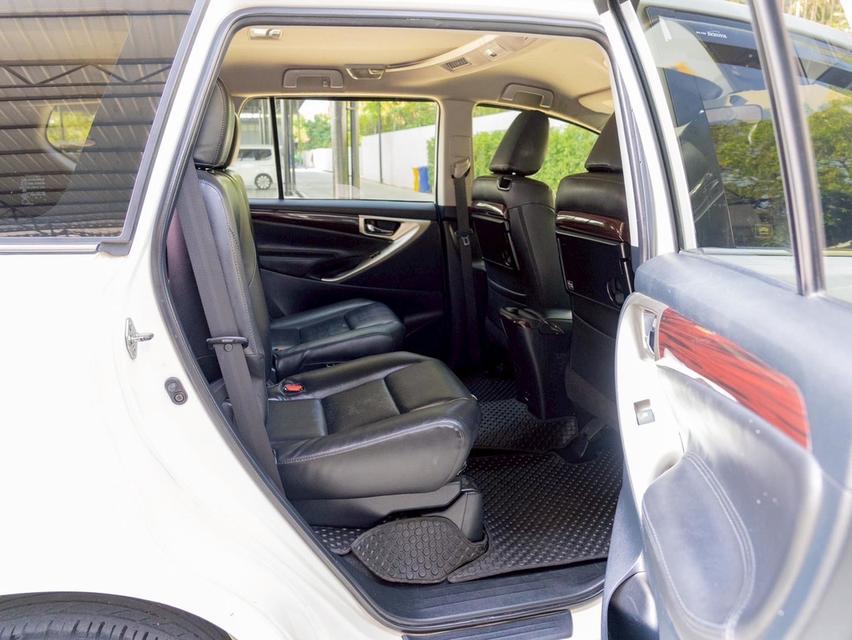 TOYOTA INNOVA 2.8 CRYSTA V WAGON มือสอง ปี 2017 รูปที่ 9