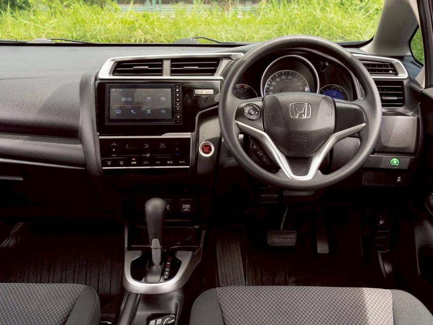 Honda jazz ปี 20 รถสวย สภาพสวย 9