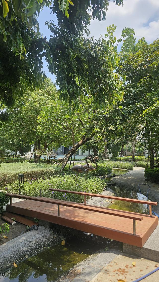 หมู่บ้าน บ้านกลางเมือง  ซอยกาญจนาภิเษก 23 แขวงทับช้างเขตสะพานสูง กรุงเทพฯ เลขที่ 99/51 ทาวน์โฮม 3 ชั้น 3 ห้องนอน 3 ห้องกินข้าวและห้องครัว ต่ 7