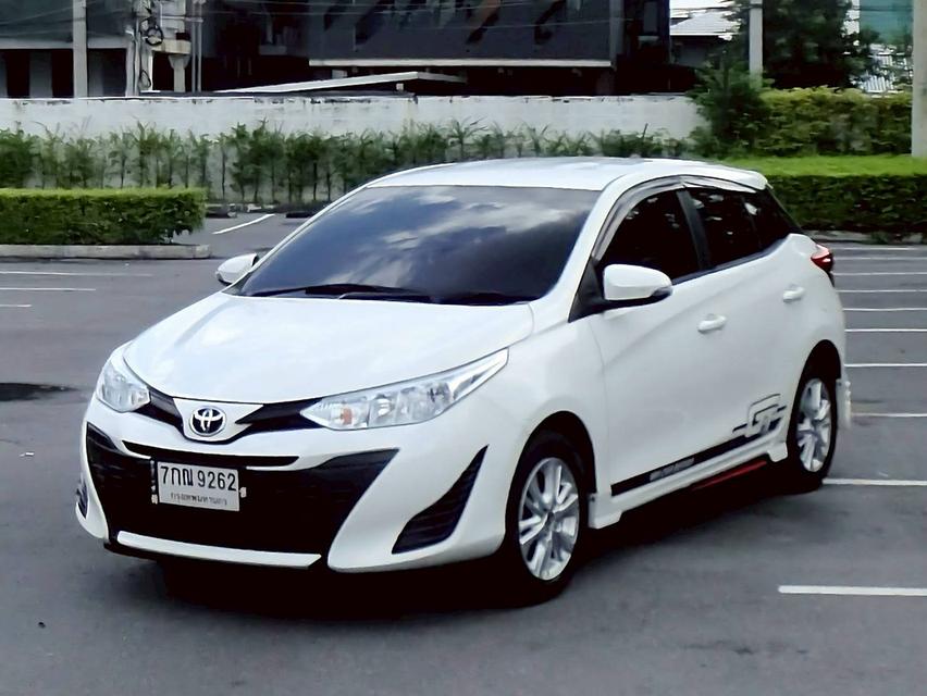 TOYOTA YARIS Ativ 1.2 E Hatchback สีขาว ปี 2018