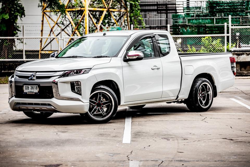 MITSUBISHI TRITON 2.5 GLX ปี 2021 สีขาว มือเดียว