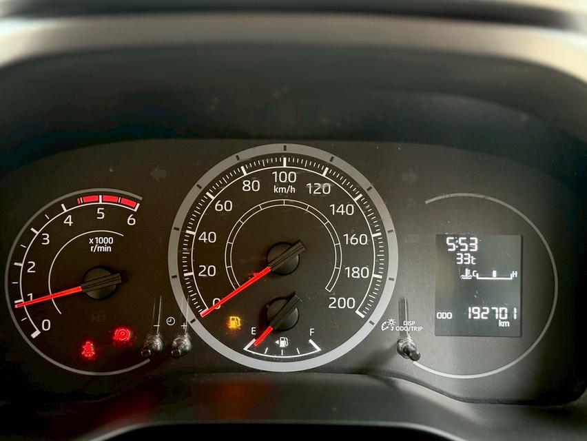 TOYOTA COMMUTER 2.8 2019  18