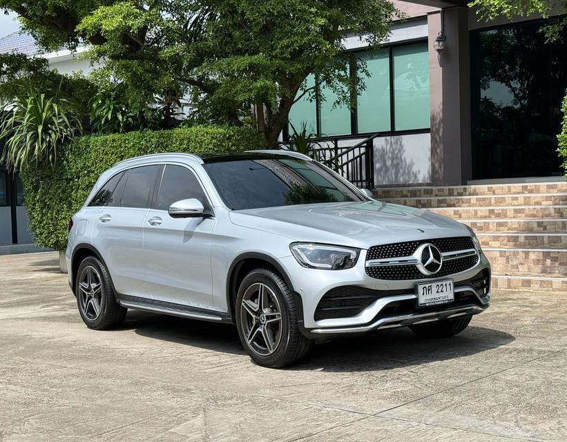 2022 BENZ GLC 220D AMG รถมือเดียวออกป้ายแดง รถวิ่งน้อย เข้าศูนย์ทุกระยะ ไม่เคยมีอุบัติเหตุครับ