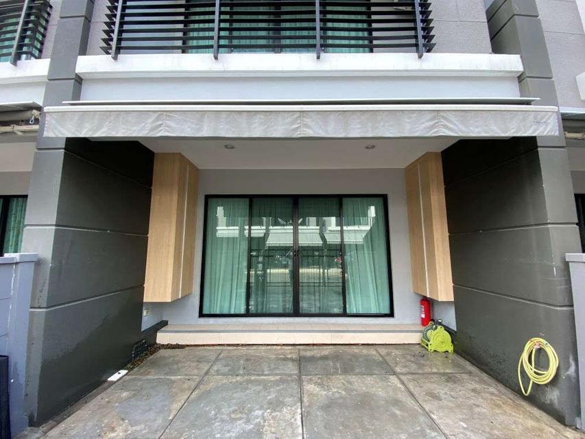 ขายทาวน์โฮม 3 ชั้น หมู่บ้านบ้านกลางเมืองสุขสวัสดิ์ 20 ตร.ว. เพียง 6.5 ลบ. เท่านั้น บางพึ่ง พระประแดง พระราม 3 สมุทรปราการ 2