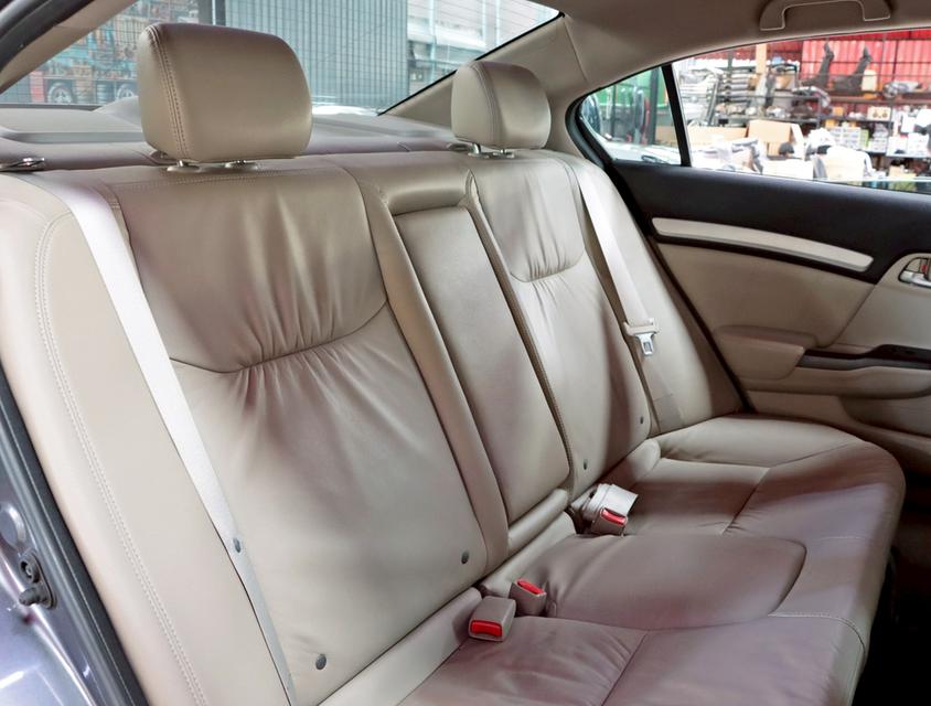 HONDA CIVIC FB 1.8 ES i-VTEC ปี2015ออพชั่นแน่นเต็มคัน ตัวท็อปสุดในรุ่น รูปที่ 8