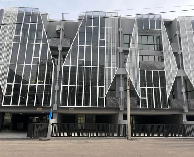 ให้เช่าทาวน์โฮม / Home Office 4.5 ชั้น / โครงการ เดอะวินน์ The Wynn กาญจนาภิเษก สาทร 3