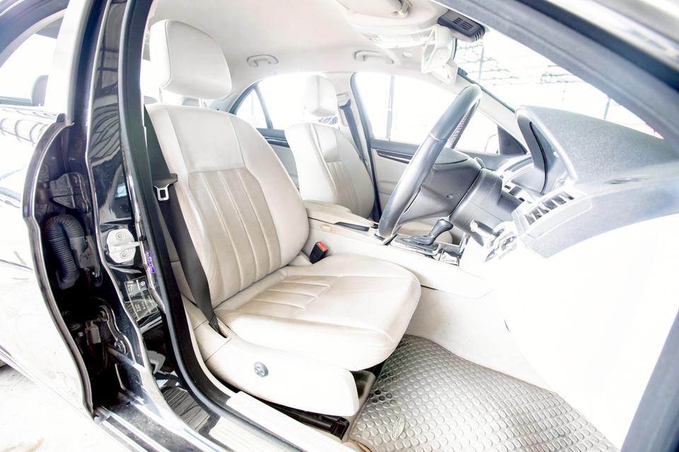 Benz C200 CGI BE ปี 2011 สีดำ มือเดียวป้ายแดง 10