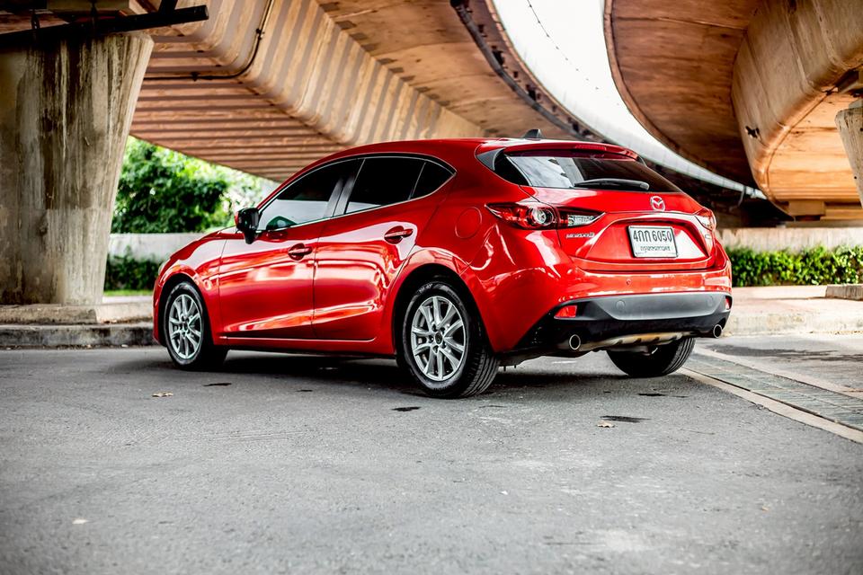 Mazda 3 Skyactiv 2.0C Hatchback ปี 2015 สีแดง 11