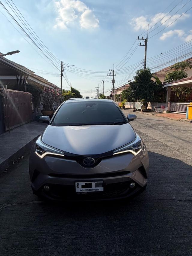 Toyota C-HR 1.8 Hybrid High (ตัวท็อป) ปี 2019 สีเทา